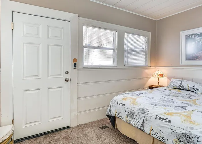 Miracle Mile Stay: Classic Stockton Home W/ Yard!