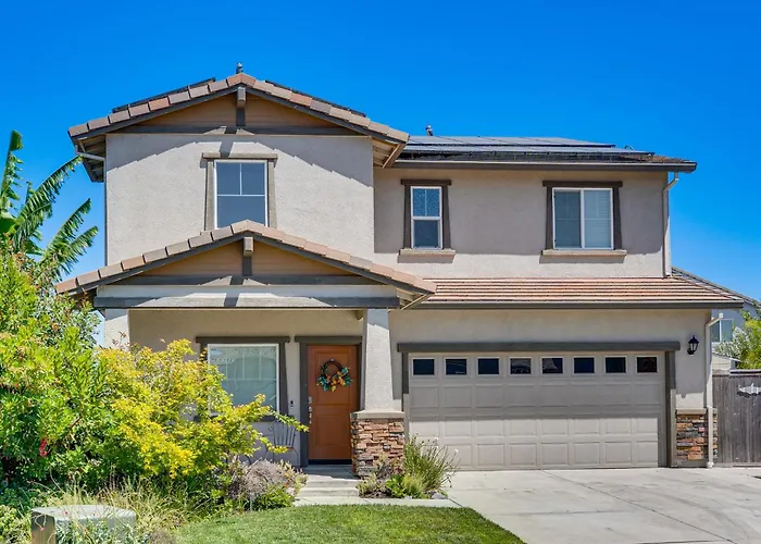 Private Pool & Patio! Family Getaway In Stockton